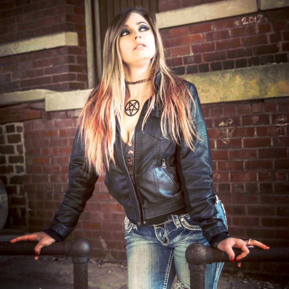 Meet your Posher, Kayla